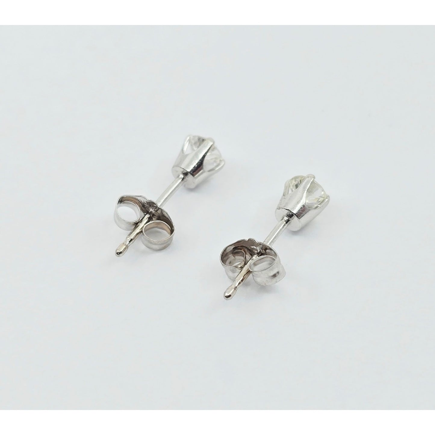 14K White Gold Round Cut Diamond Stud Earrings