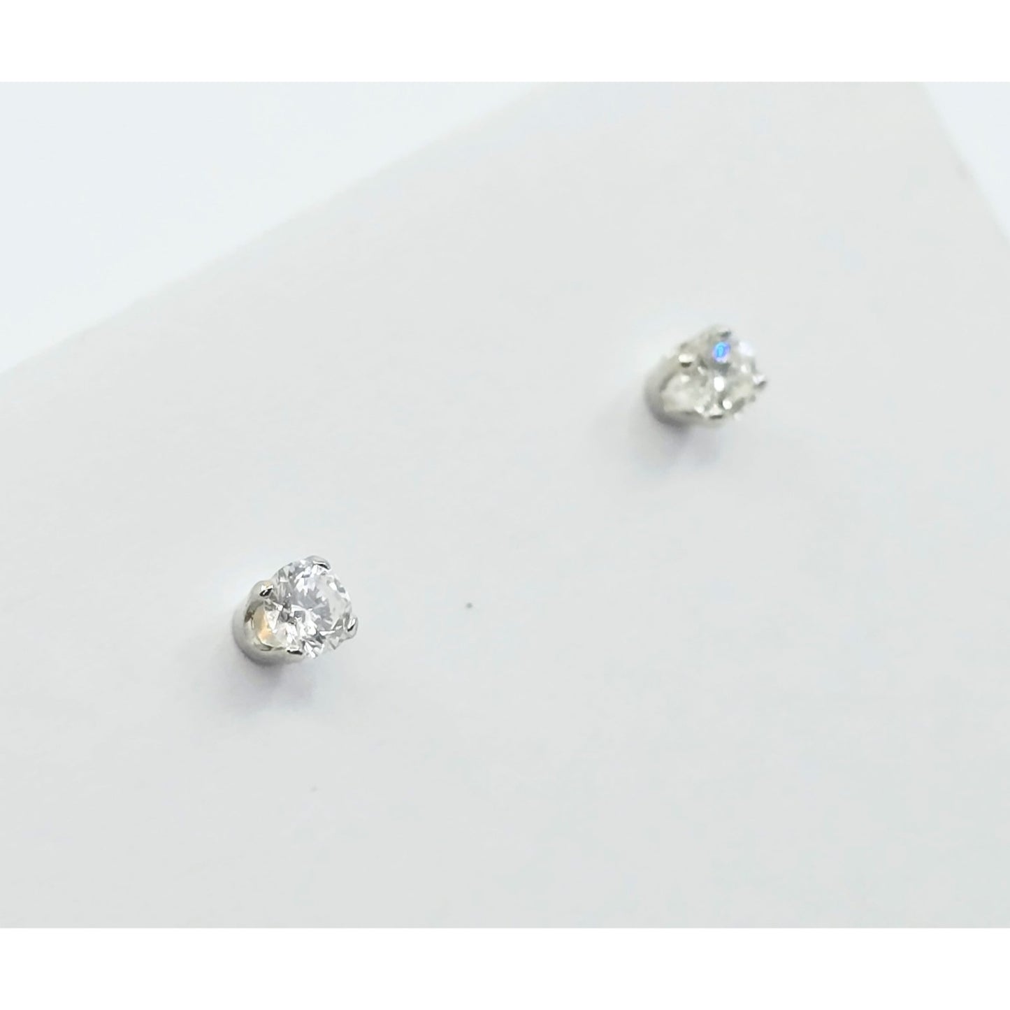 14K White Gold Round Cut Diamond Stud Earrings