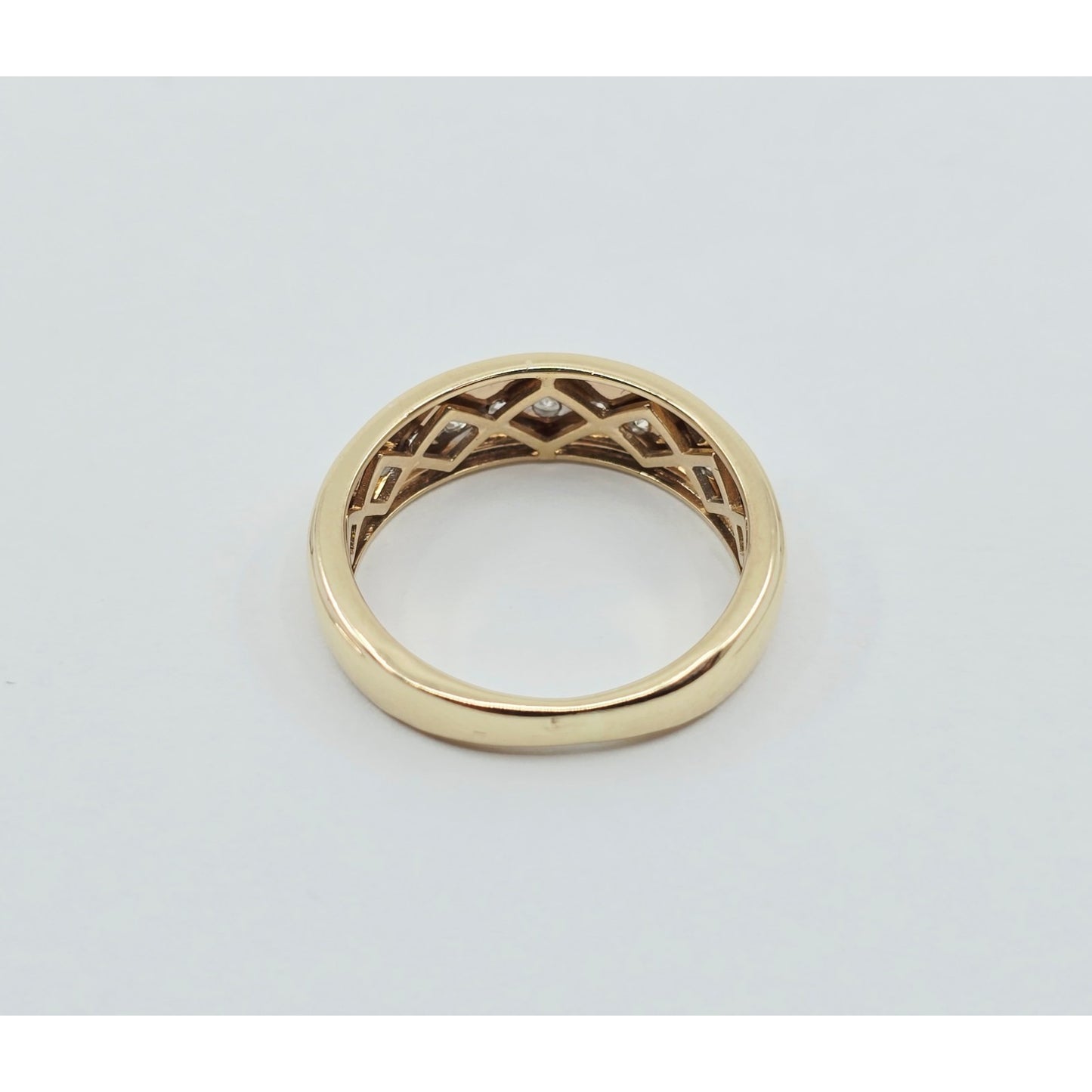 10K Yellow Gold Single Row Diamond Wedding Band Ring