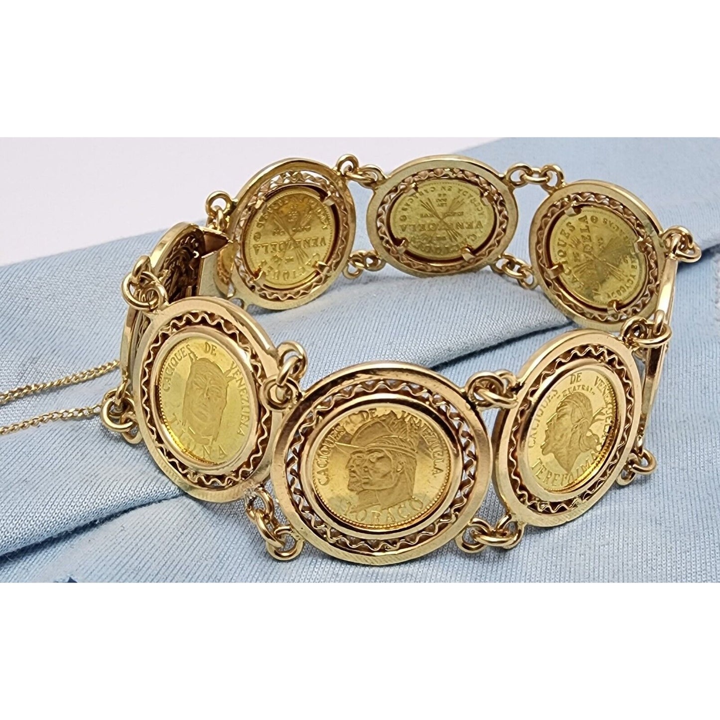 18K Yellow Gold Caciques De Venezuela 21K Gold Coin Link Bracelet