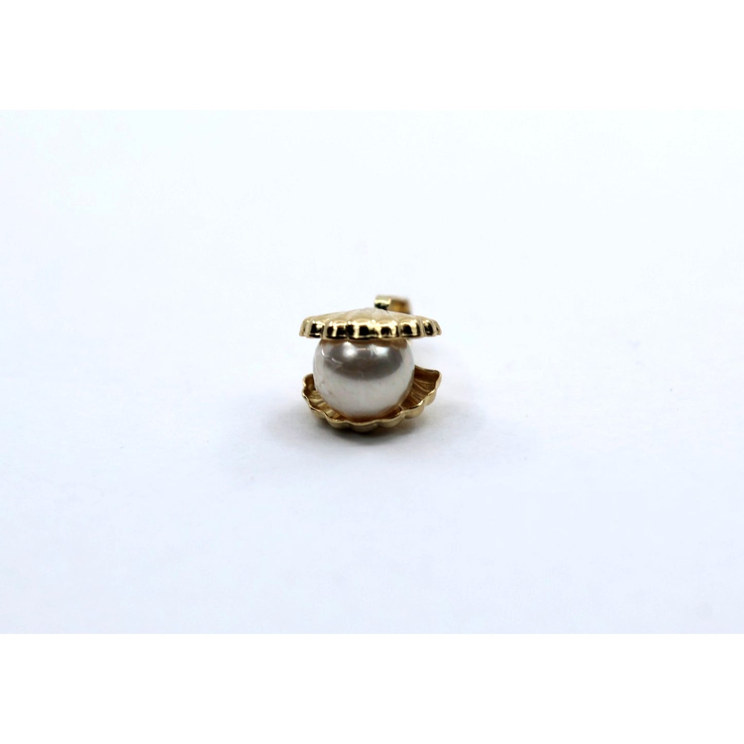 14K Yellow Gold Pearl Drop Dangle Sea Shell Clam Charm Pendant