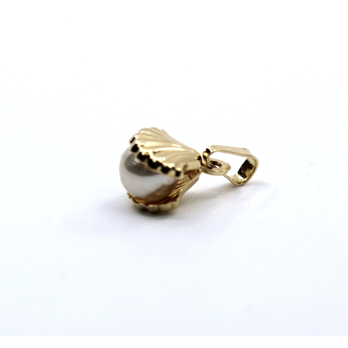 14K Yellow Gold Pearl Drop Dangle Sea Shell Clam Charm Pendant