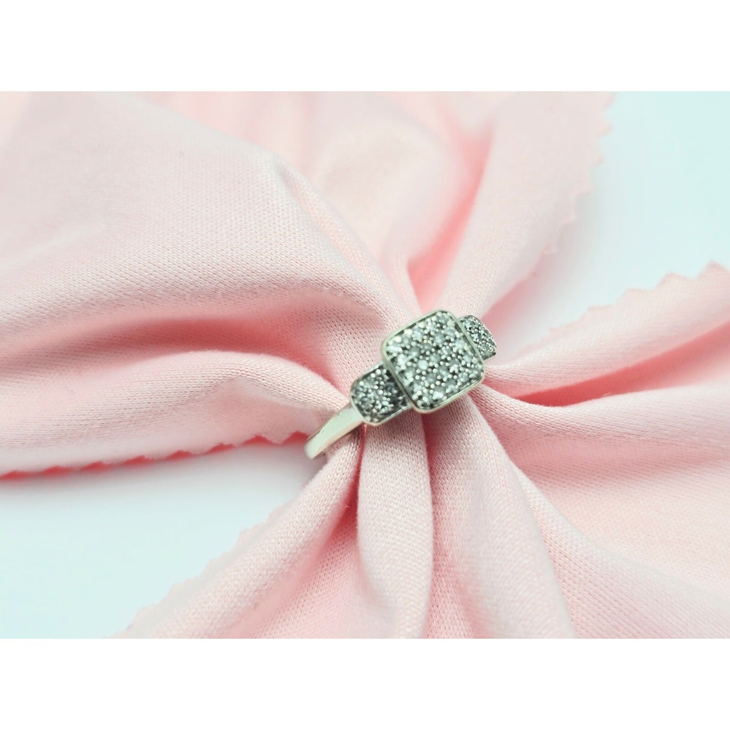 14K White Gold Round Cut Diamond Ring