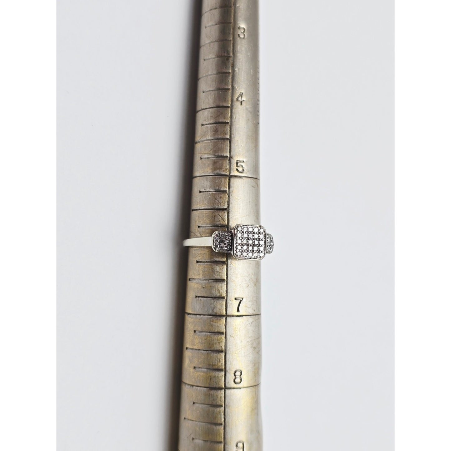 14K White Gold Round Cut Diamond Ring