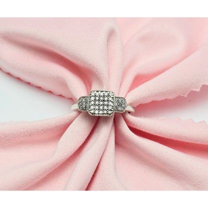 14K White Gold Round Cut Diamond Ring