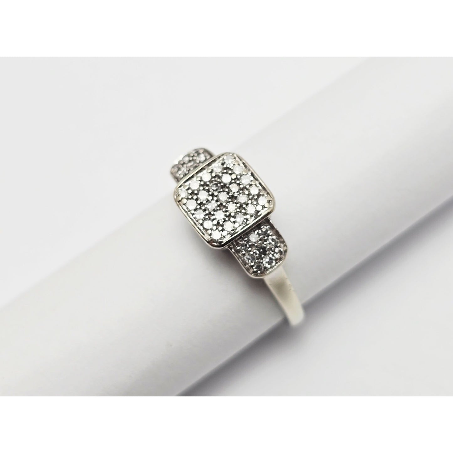 14K White Gold Round Cut Diamond Ring