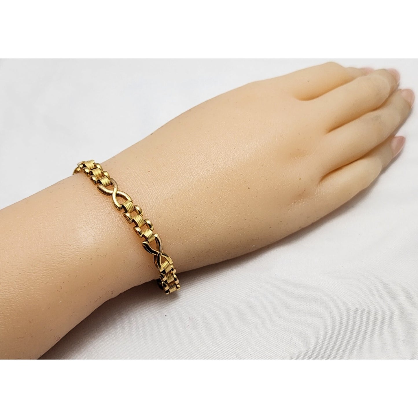 21K Yellow Gold Infinity Link Chain Bracelet