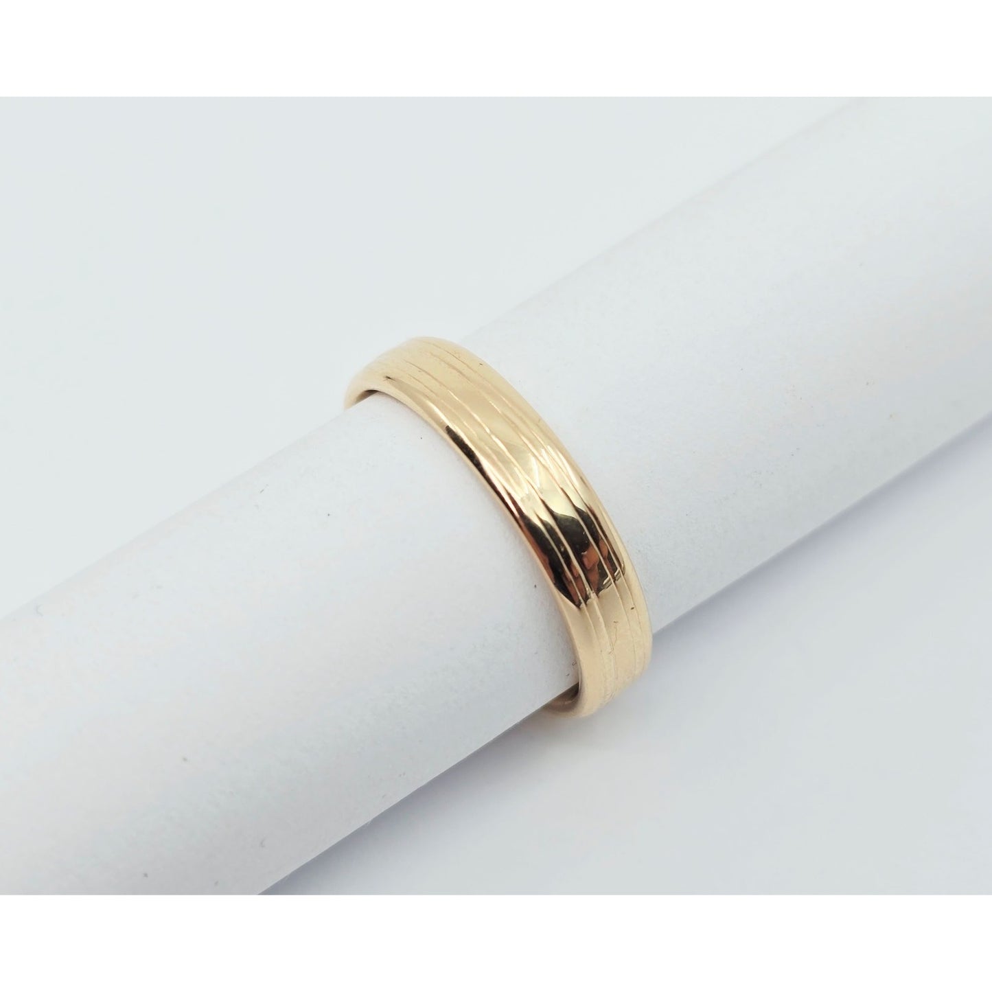 18K Yellow Gold Polished Lined Wedding Band Ring