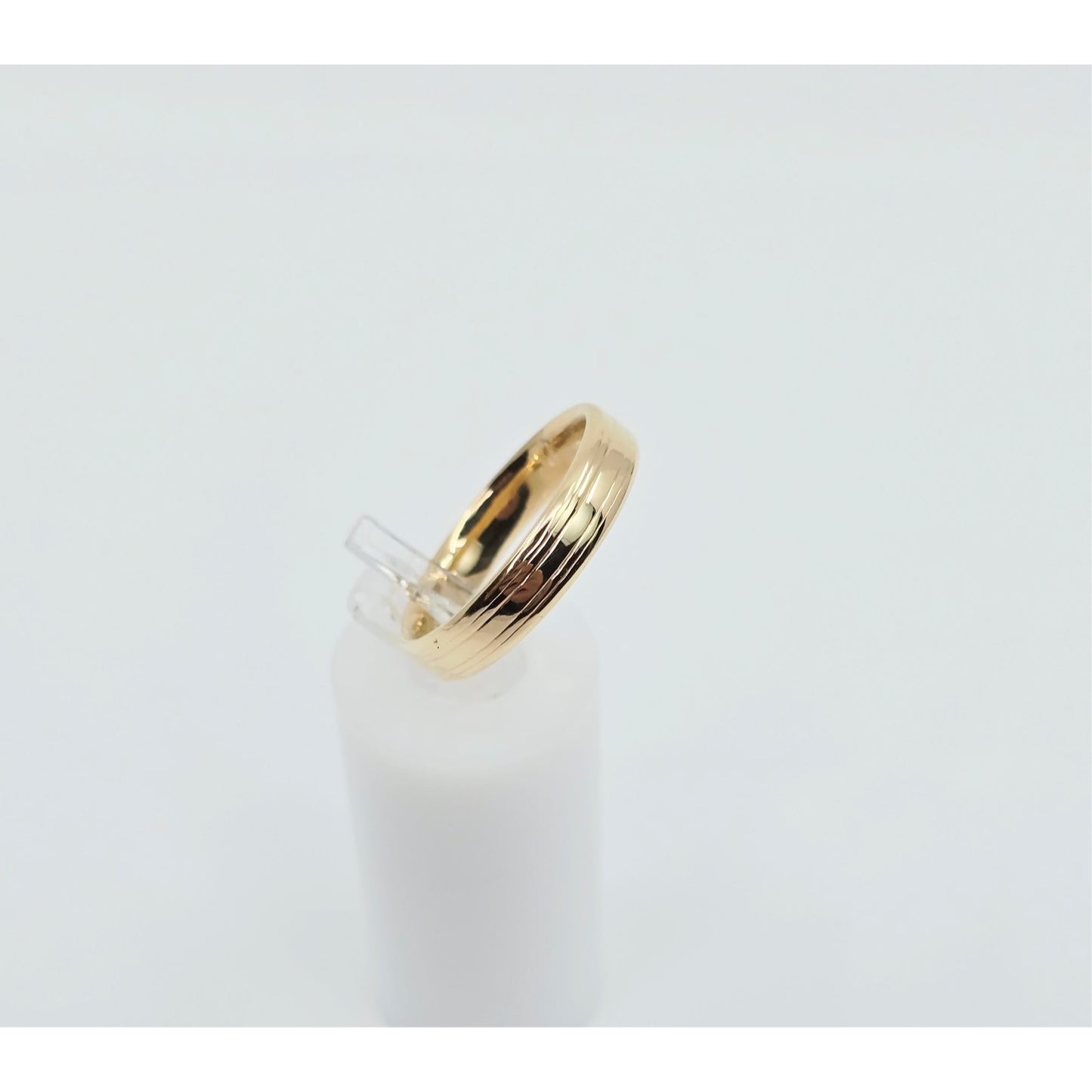 18K Yellow Gold Polished Lined Wedding Band Ring