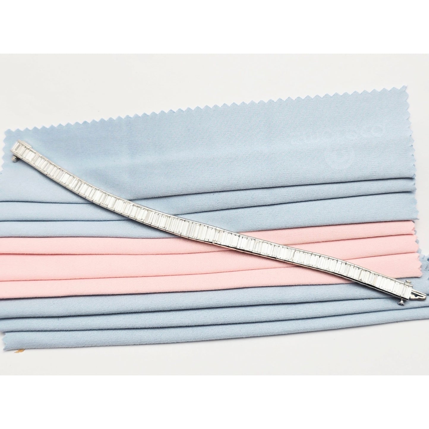 900 Platinum Baguette Cut Diamond Graduated Tennis Link Bracelet