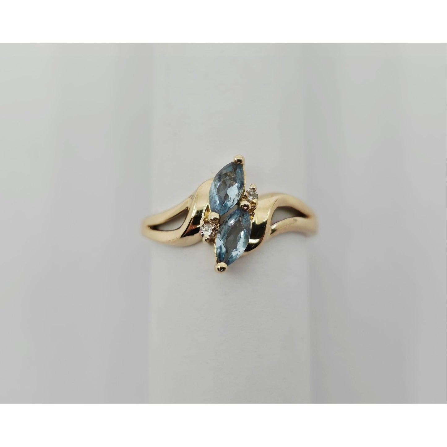 14K Yellow Gold Aquamarine & Diamond Ring