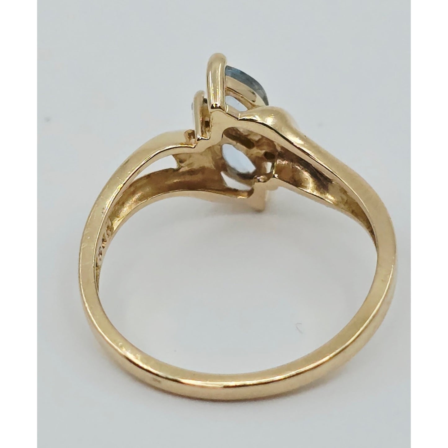 14K Yellow Gold Aquamarine & Diamond Ring