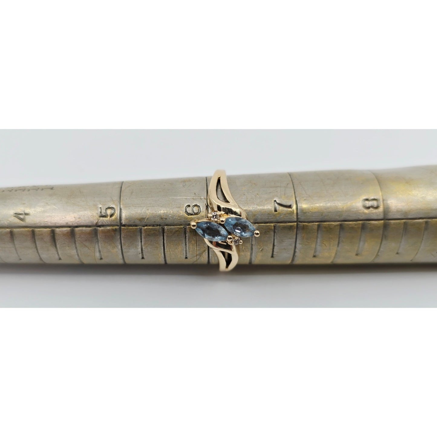 14K Yellow Gold Aquamarine & Diamond Ring