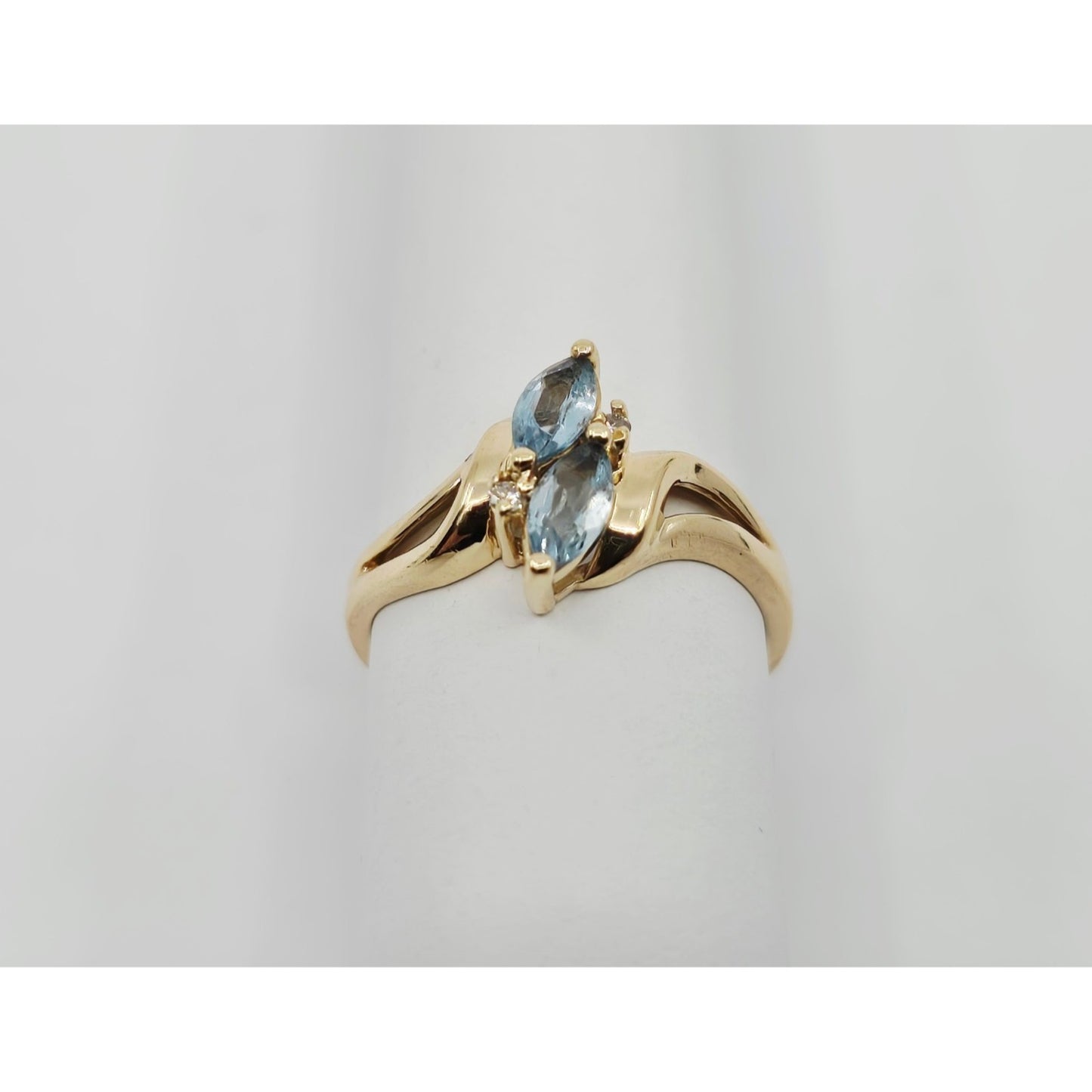 14K Yellow Gold Aquamarine & Diamond Ring