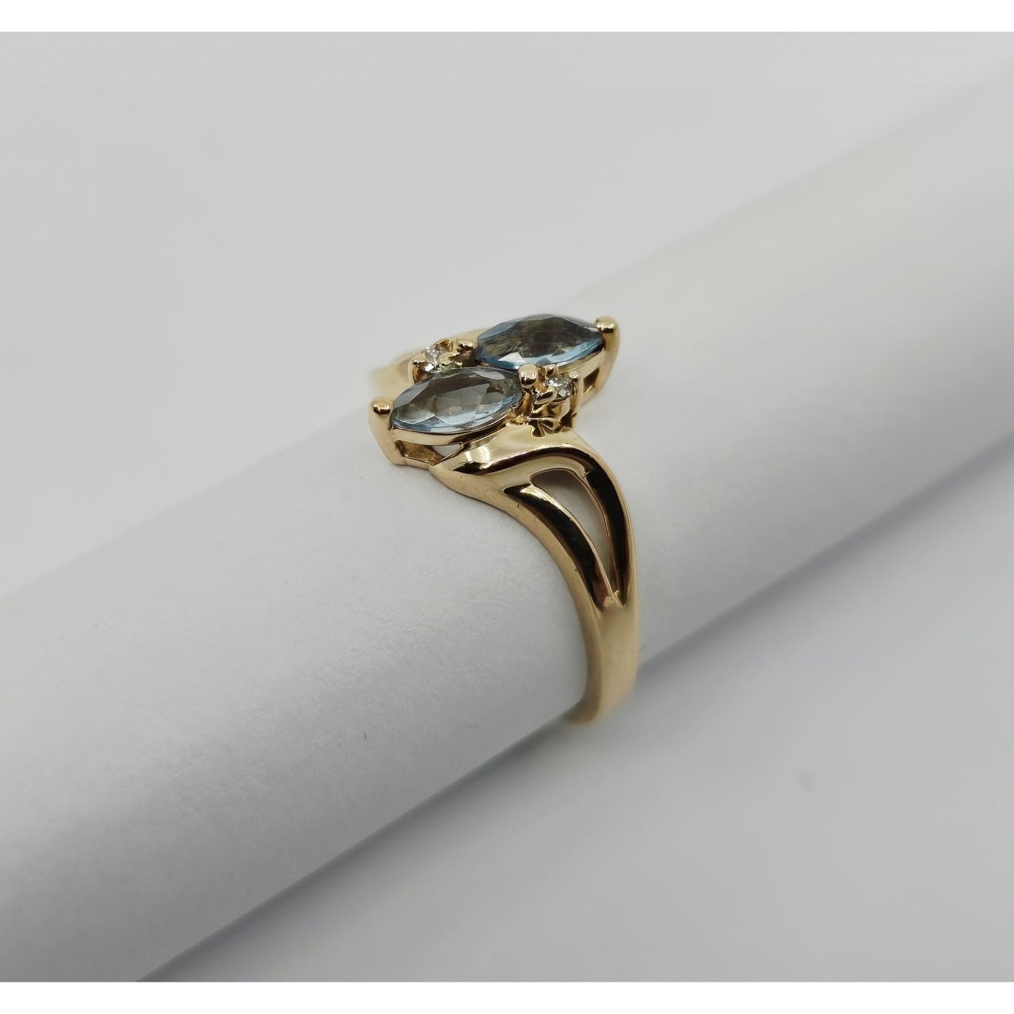 14K Yellow Gold Aquamarine & Diamond Ring