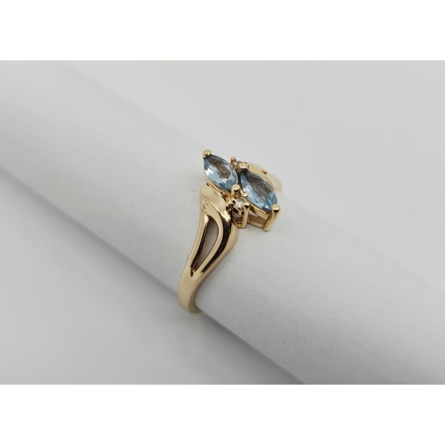 14K Yellow Gold Aquamarine & Diamond Ring