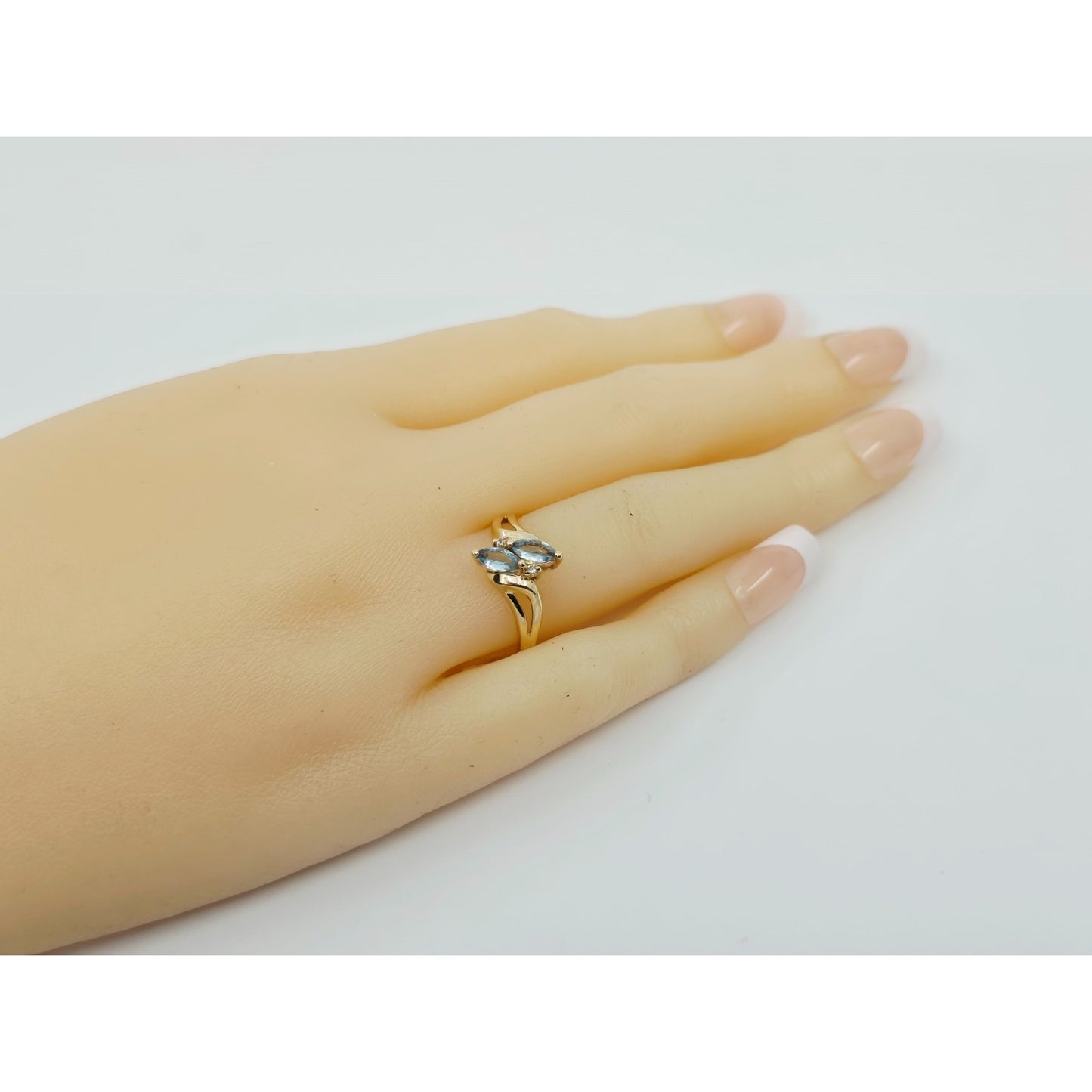 14K Yellow Gold Aquamarine & Diamond Ring