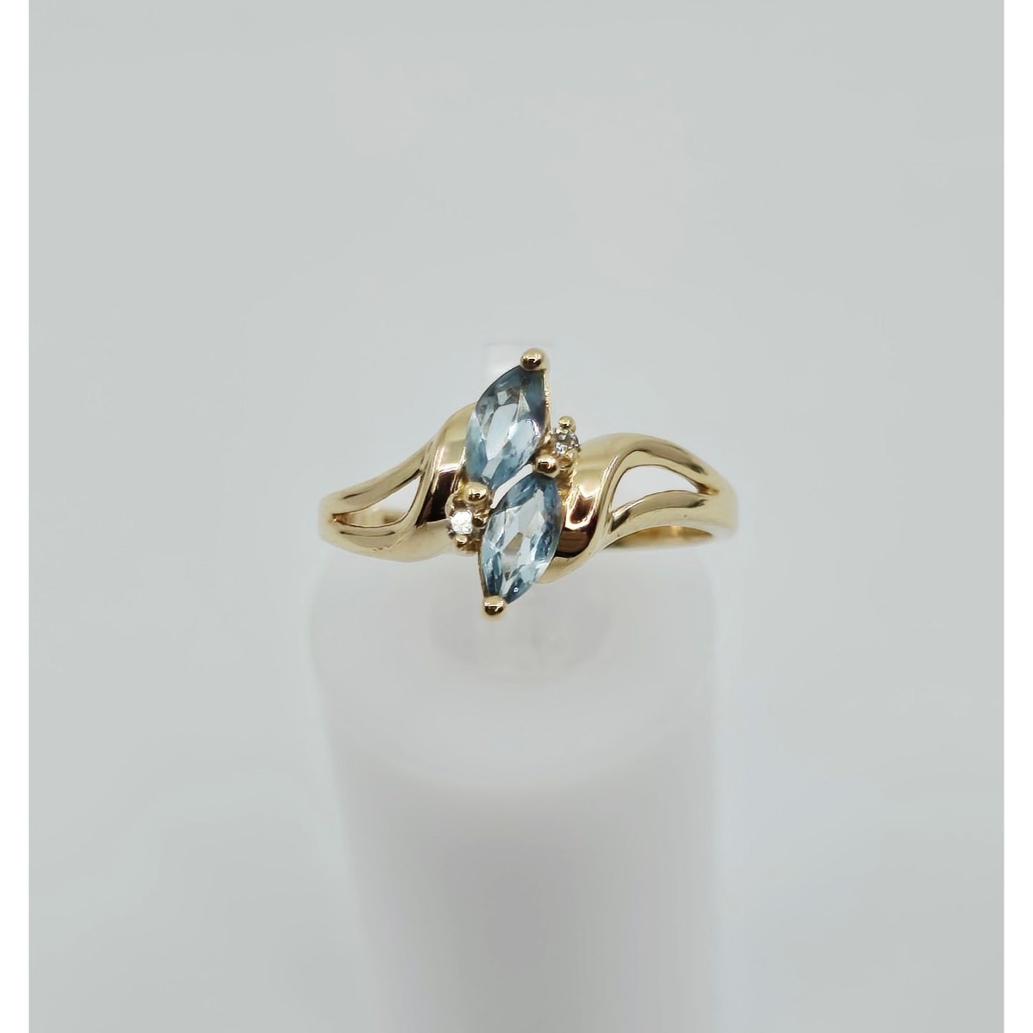 14K Yellow Gold Aquamarine & Diamond Ring