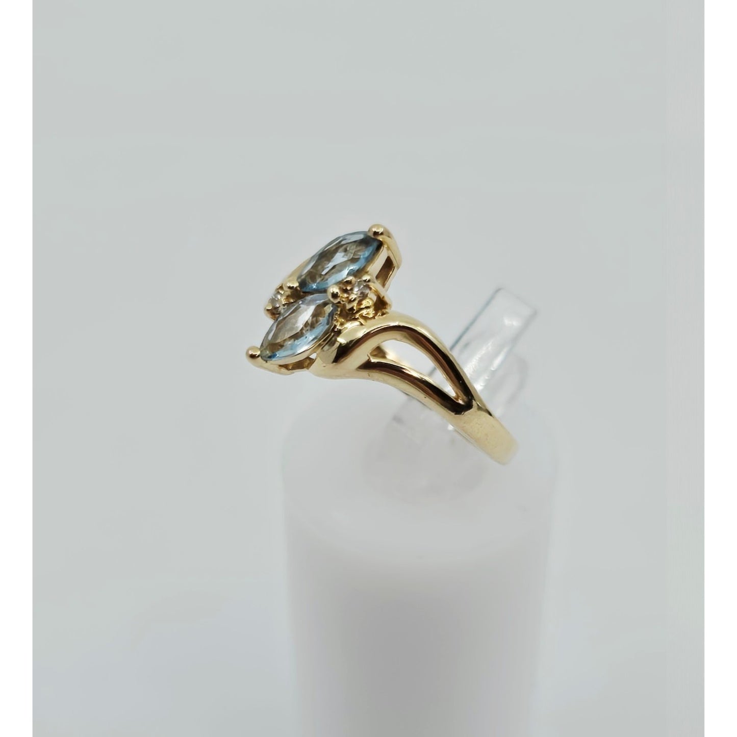 14K Yellow Gold Aquamarine & Diamond Ring