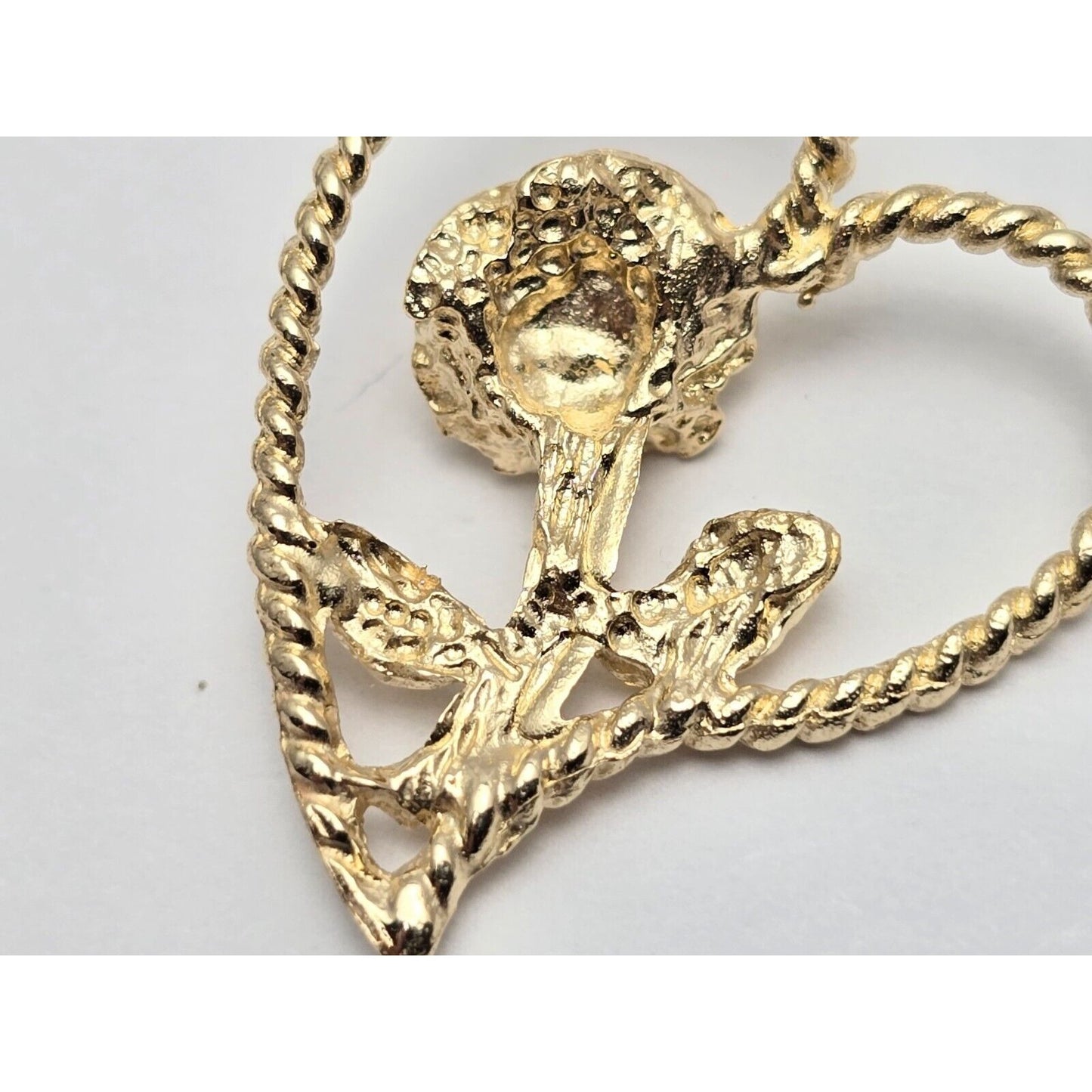 14K Yellow Gold Diamond Cut Flower Rose in Open Heart Charm Pendant