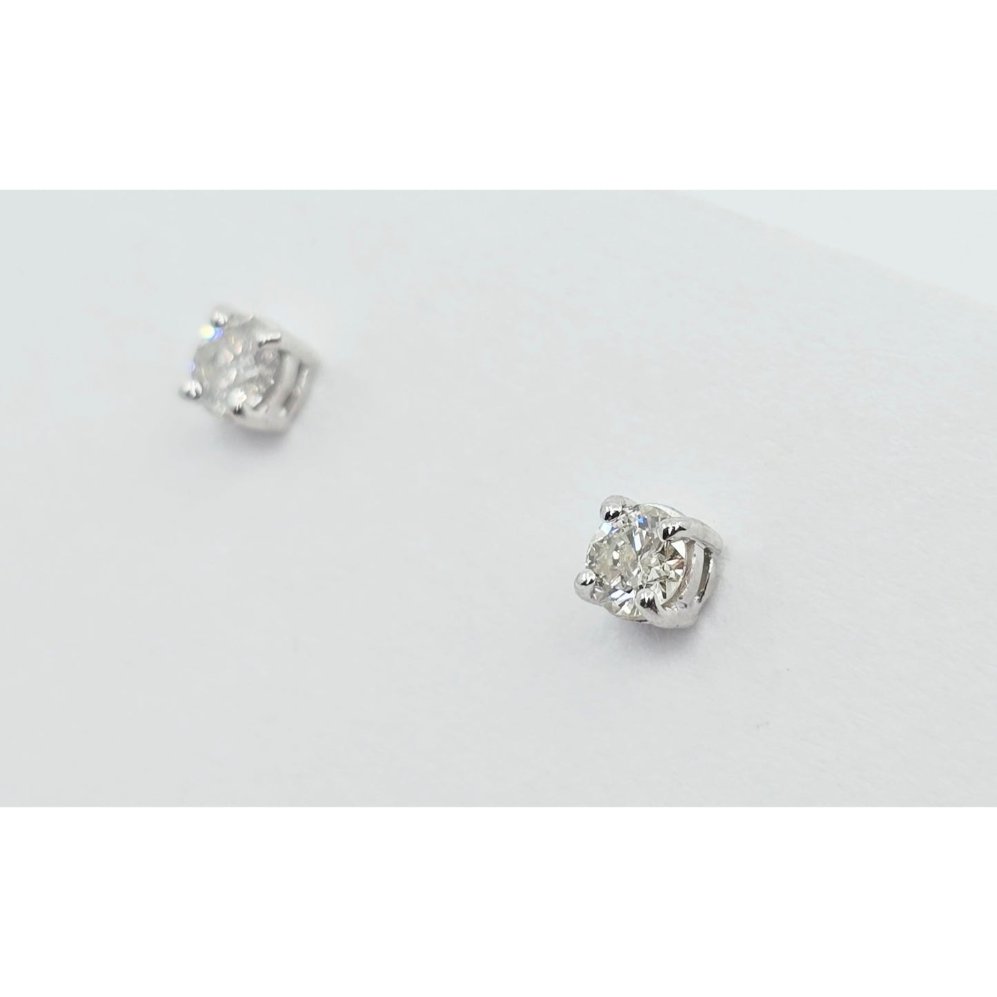14K White Gold Round Cut Diamond Stud Earrings