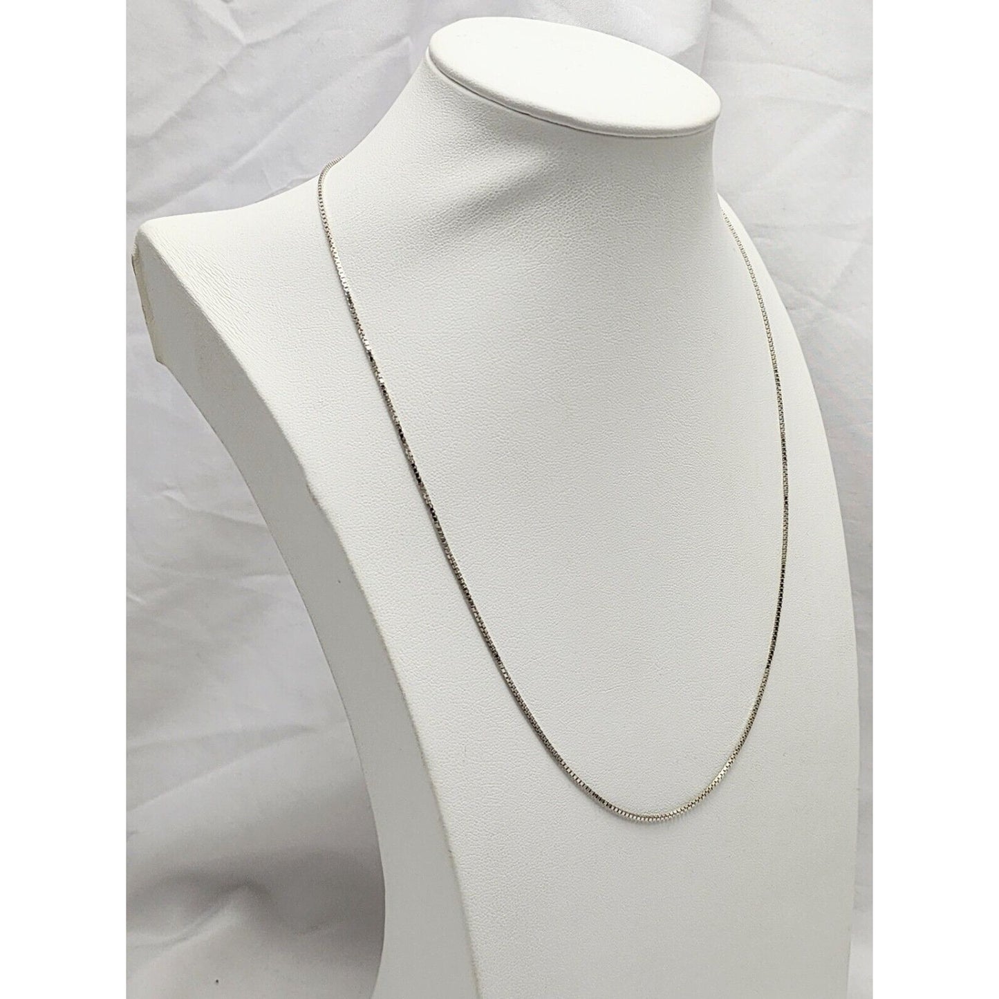 18K White Gold Box Link Chain Necklace