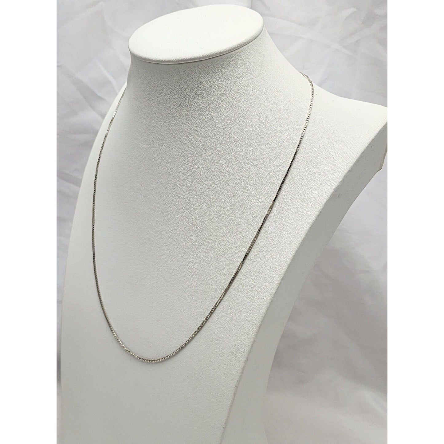 18K White Gold Box Link Chain Necklace