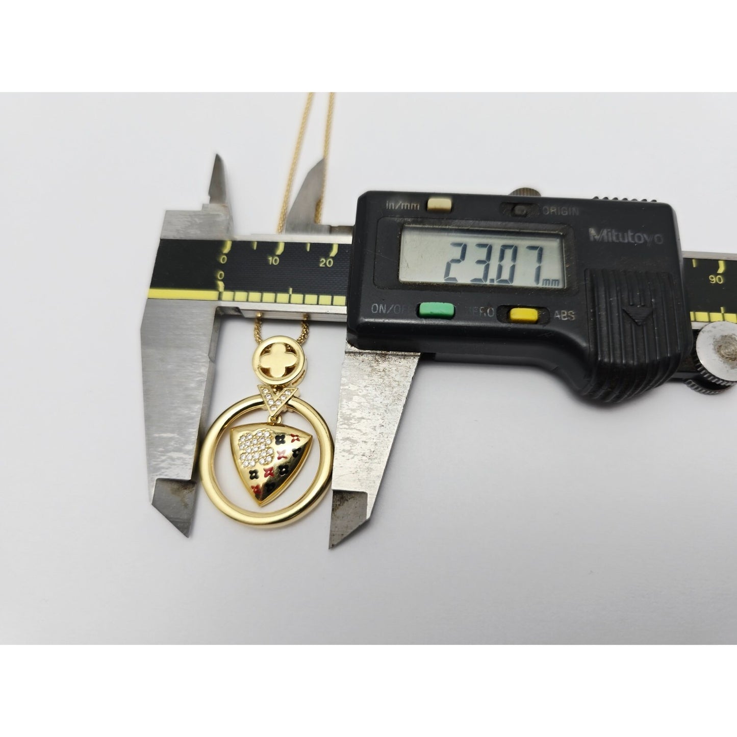 18K Yellow Gold Round V Enamel Charm Pendant Resizable Link Chain Necklace