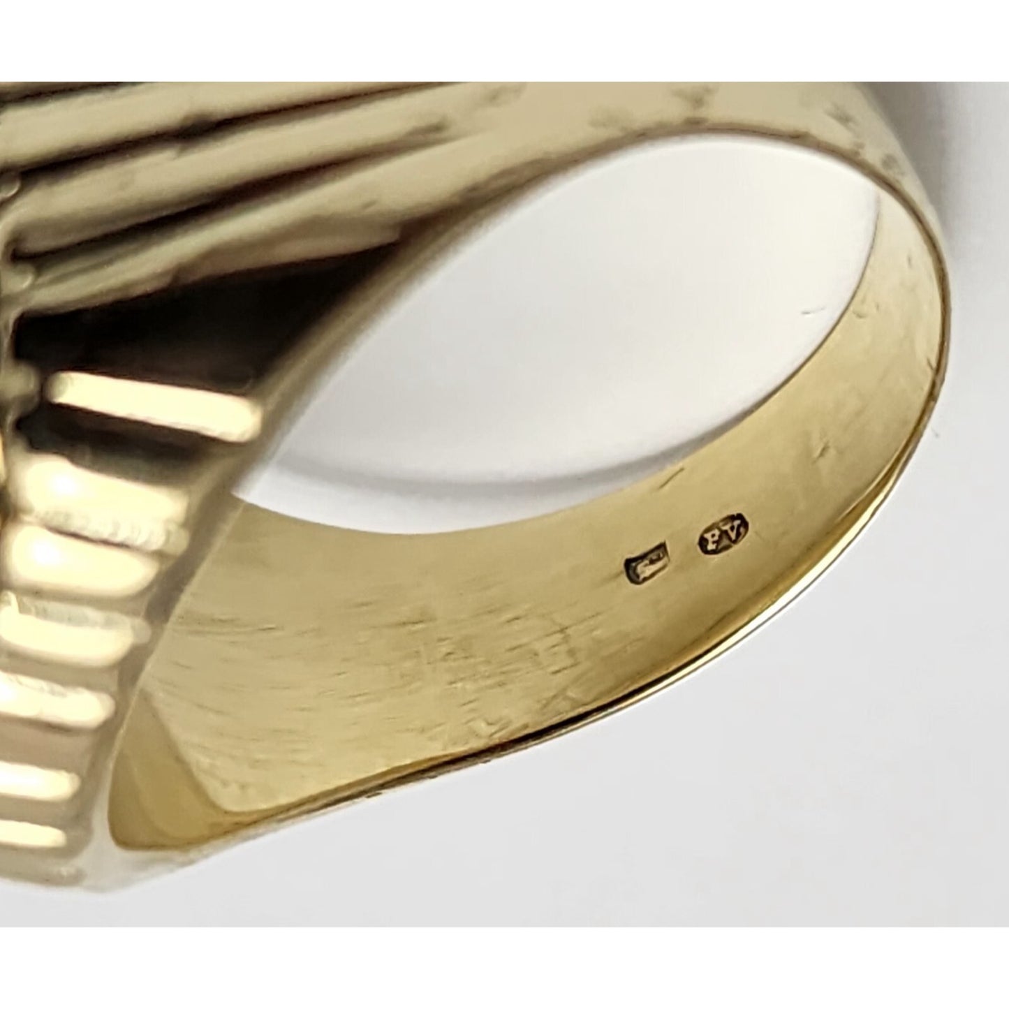 14K Yellow Gold Onyx Gemstone Ring