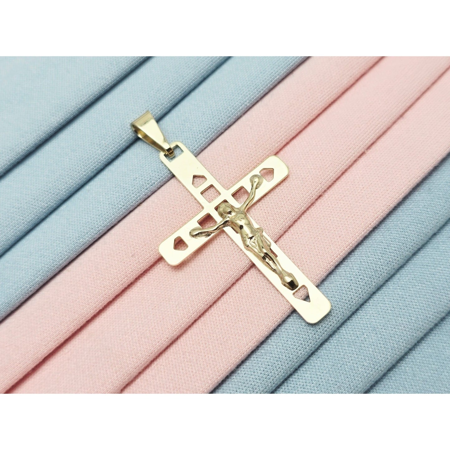 10K Yellow Gold Religious Jesus on Cross Charm Pendant