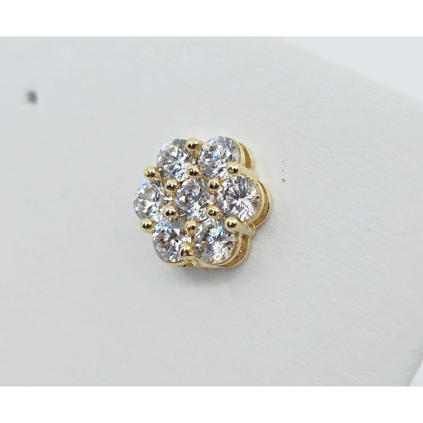 Single 10K Yellow Gold Round Shaped Flower Stud CZ Earring