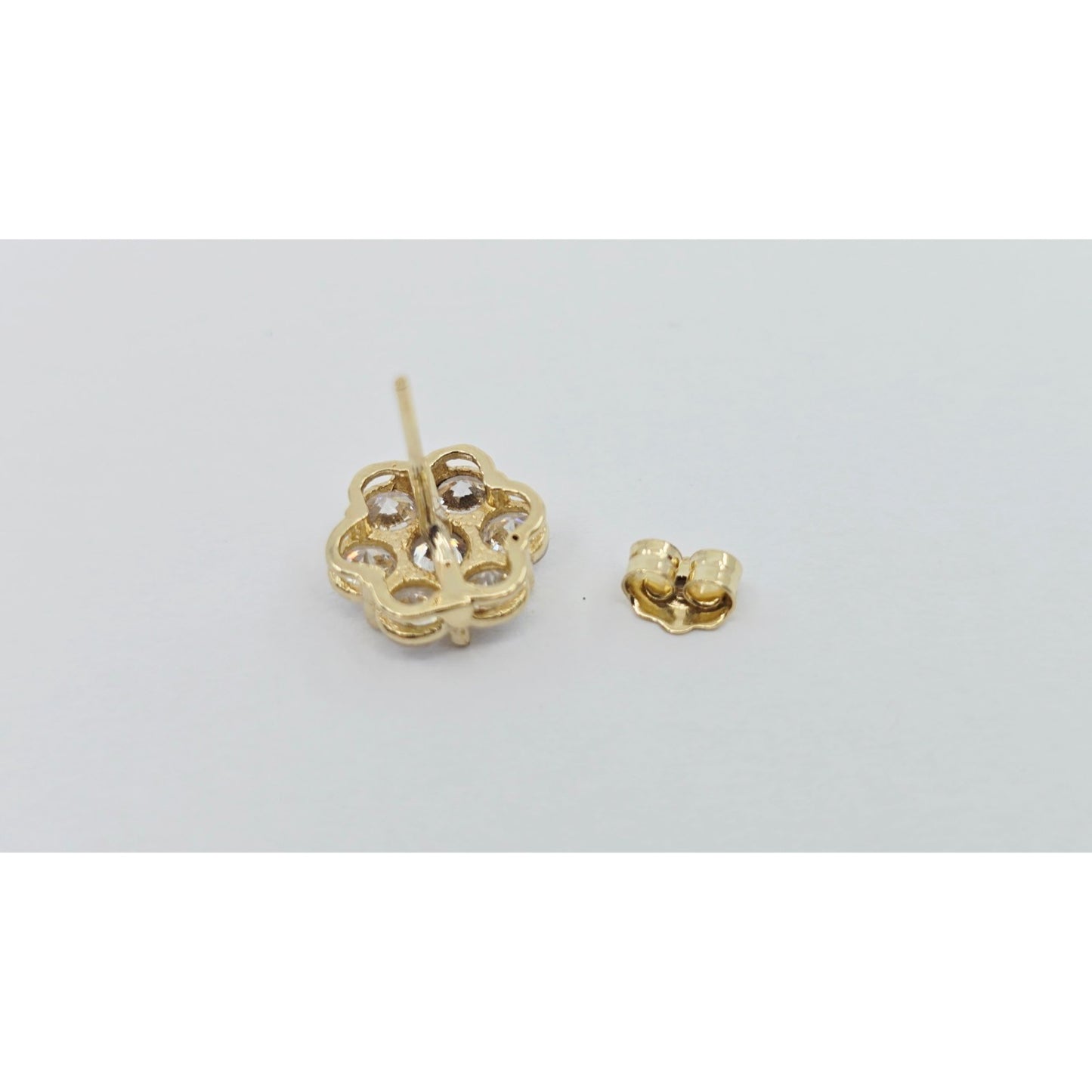 Single 10K Yellow Gold Round Shaped Flower Stud CZ Earring