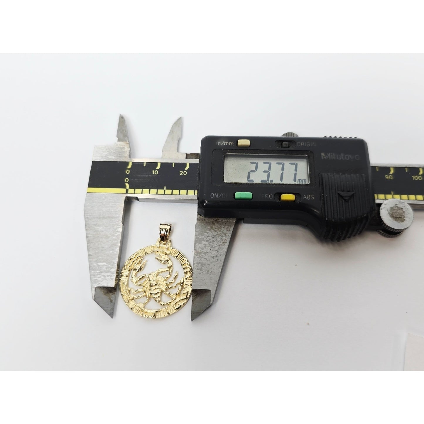 14K Yellow Gold Round Horoscope Zodiac Scorpio Scorpion Charm Pendant