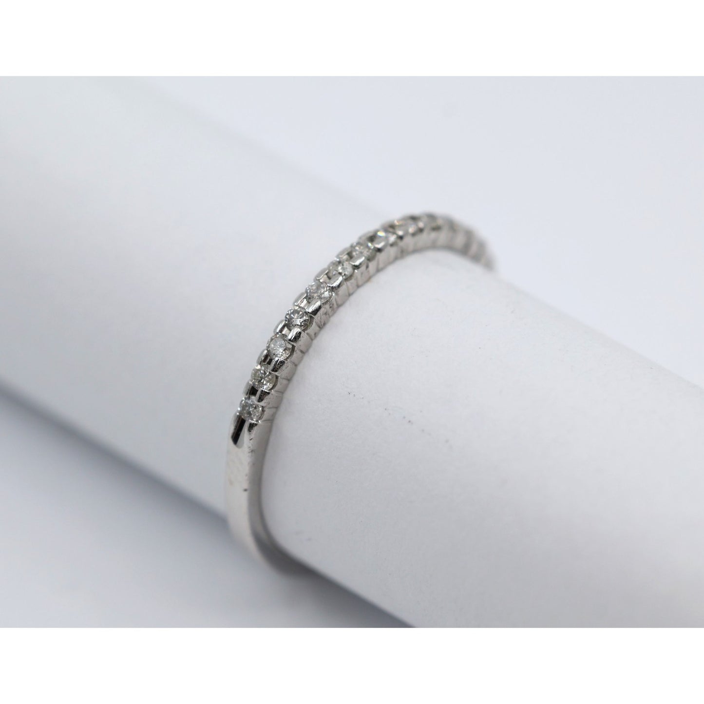 Thin 14K White Gold Single Row Round Cut Diamond Wedding Band Ring