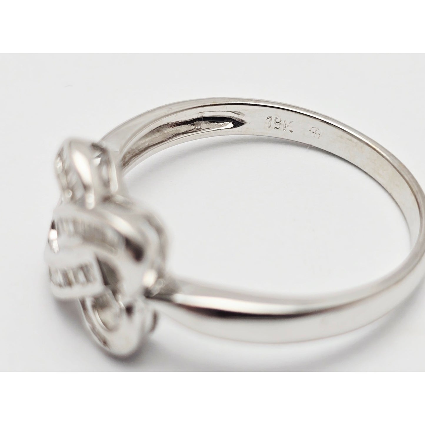 18K White Gold Baguette Cut Diamond Interlocking Ring