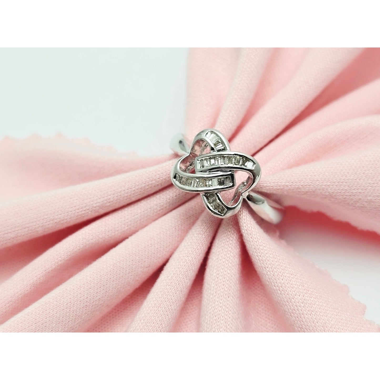 18K White Gold Baguette Cut Diamond Interlocking Ring