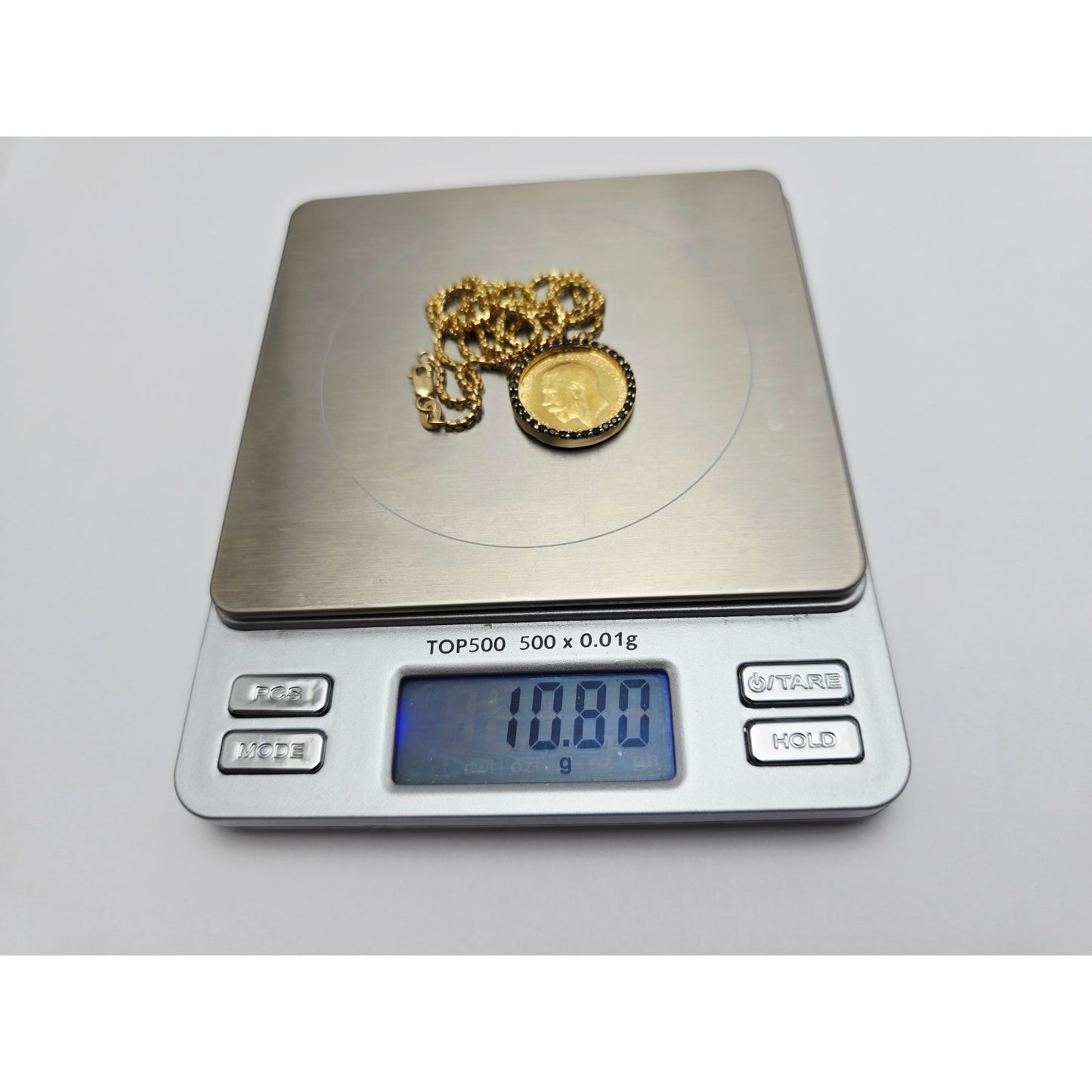 18K Yellow Gold Rounded Box Link Chain Necklace 22K Sovereign Gold Charm Pendant