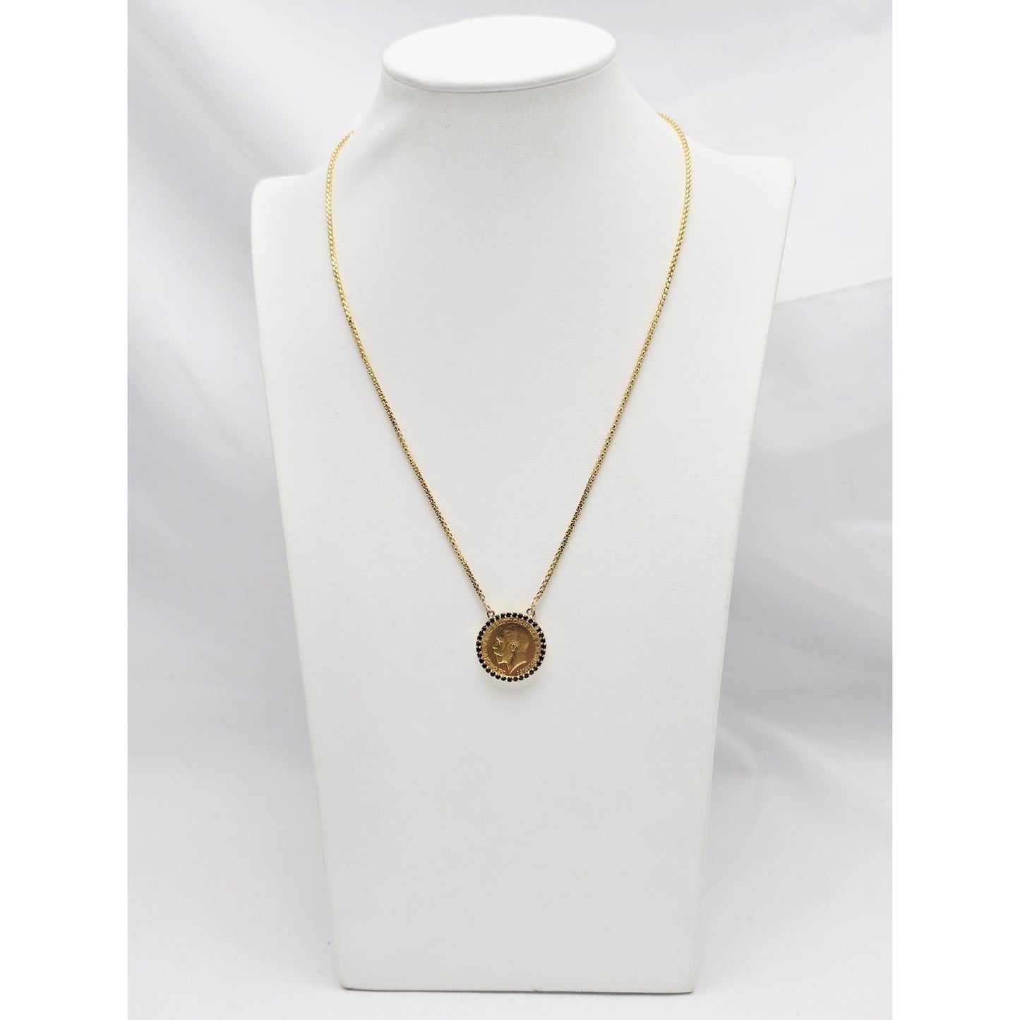 18K Yellow Gold Rounded Box Link Chain Necklace 22K Sovereign Gold Charm Pendant