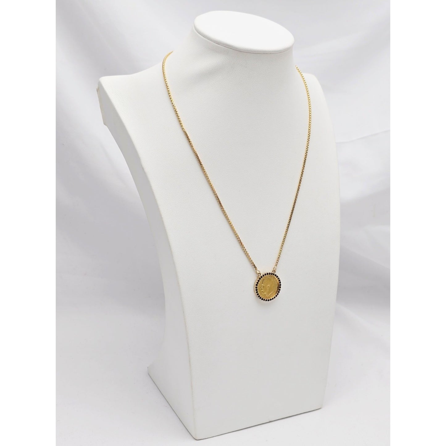 18K Yellow Gold Rounded Box Link Chain Necklace 22K Sovereign Gold Charm Pendant