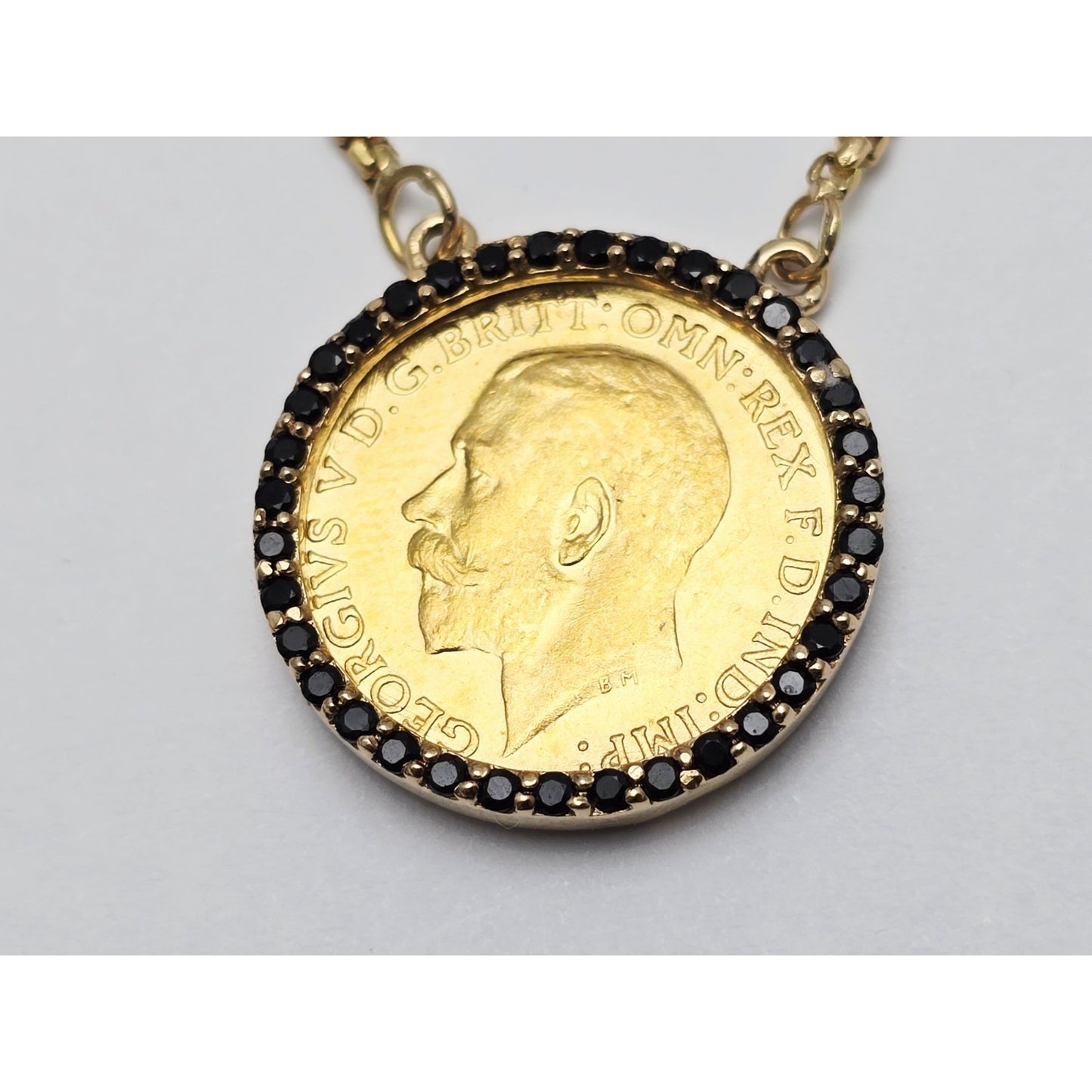 18K Yellow Gold Rounded Box Link Chain Necklace 22K Sovereign Gold Charm Pendant