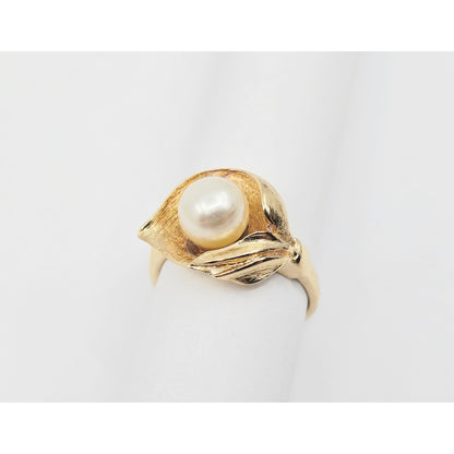 14K Yellow Gold Pearl Flower Shaped Ring
