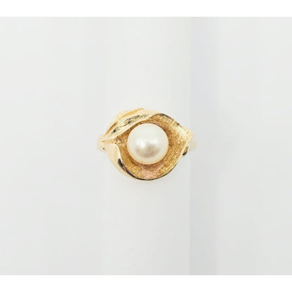 14K Yellow Gold Pearl Flower Shaped Ring