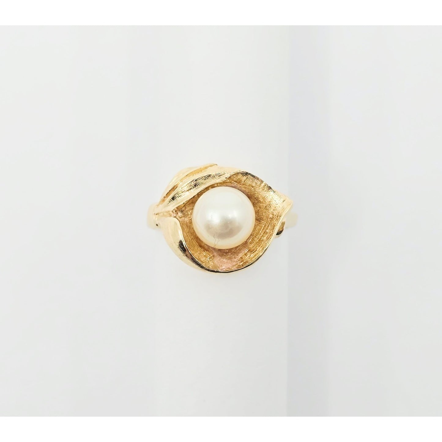 14K Yellow Gold Pearl Flower Shaped Ring