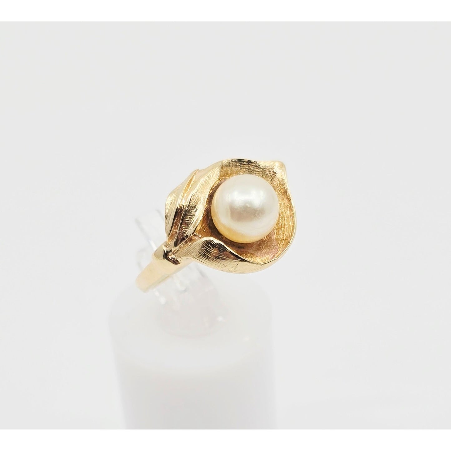 14K Yellow Gold Pearl Flower Shaped Ring