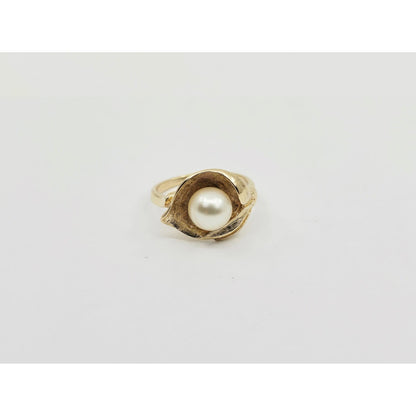 14K Yellow Gold Pearl Flower Shaped Ring