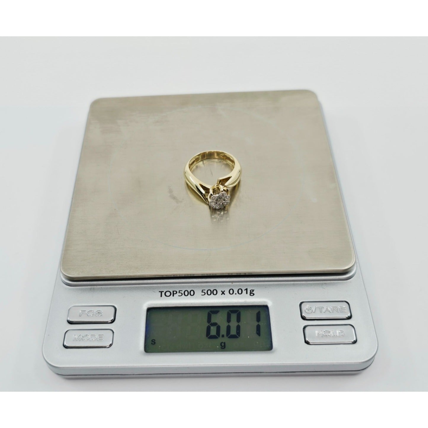 14K Two Tone Gold Round Shaped Diamond Ring