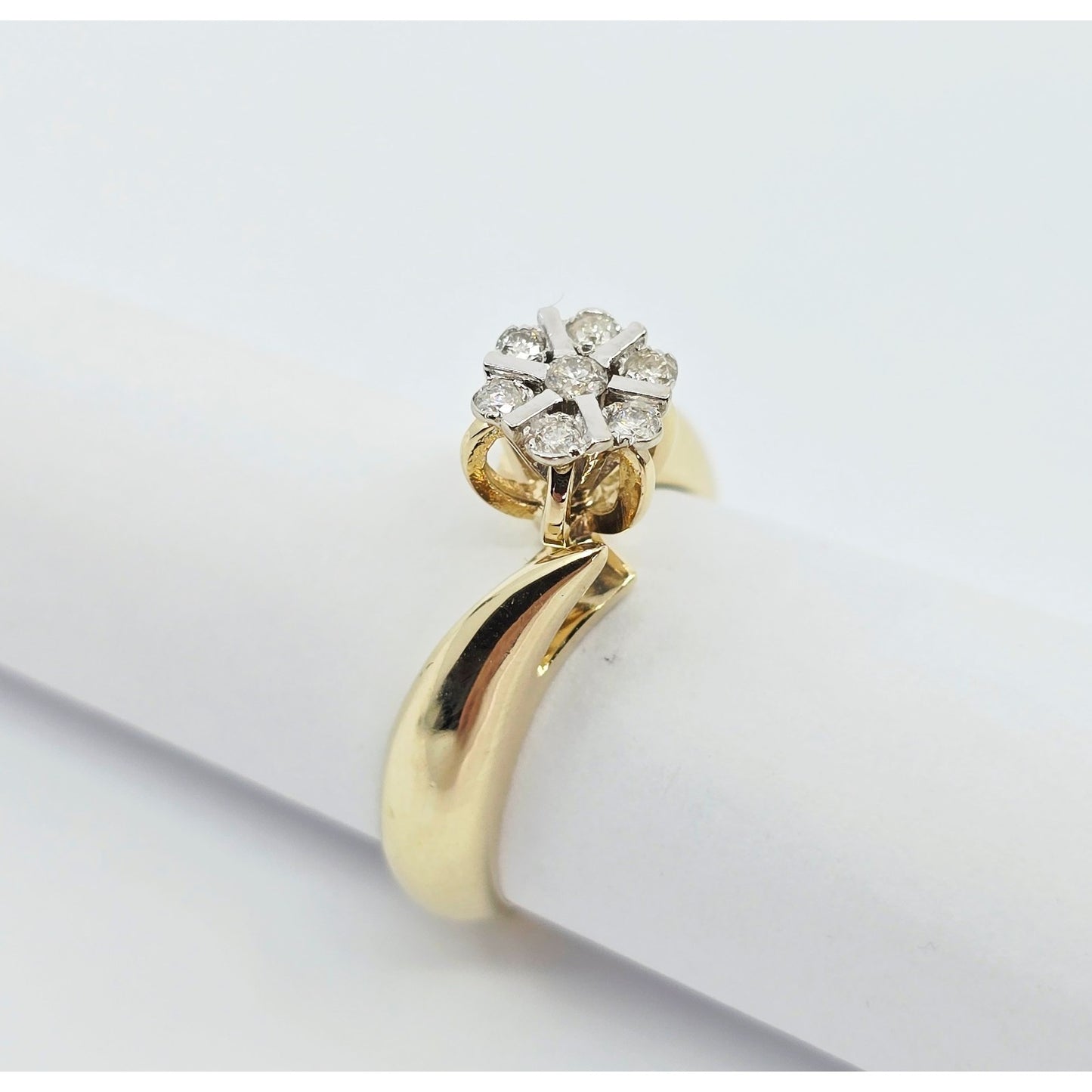 14K Two Tone Gold Round Shaped Diamond Ring