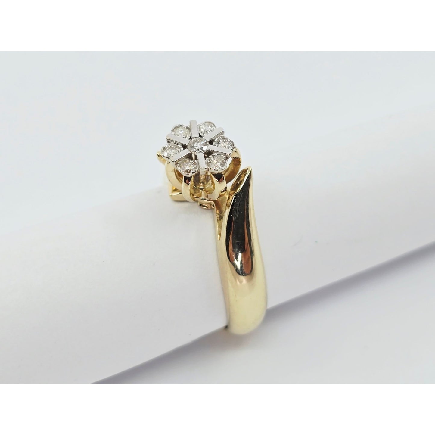 14K Two Tone Gold Round Shaped Diamond Ring