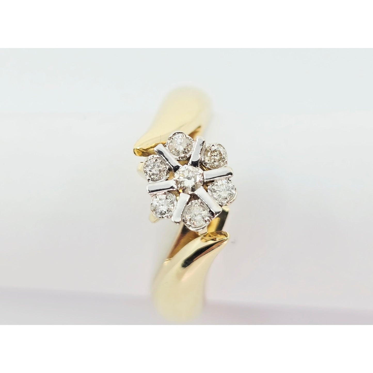 14K Two Tone Gold Round Shaped Diamond Ring