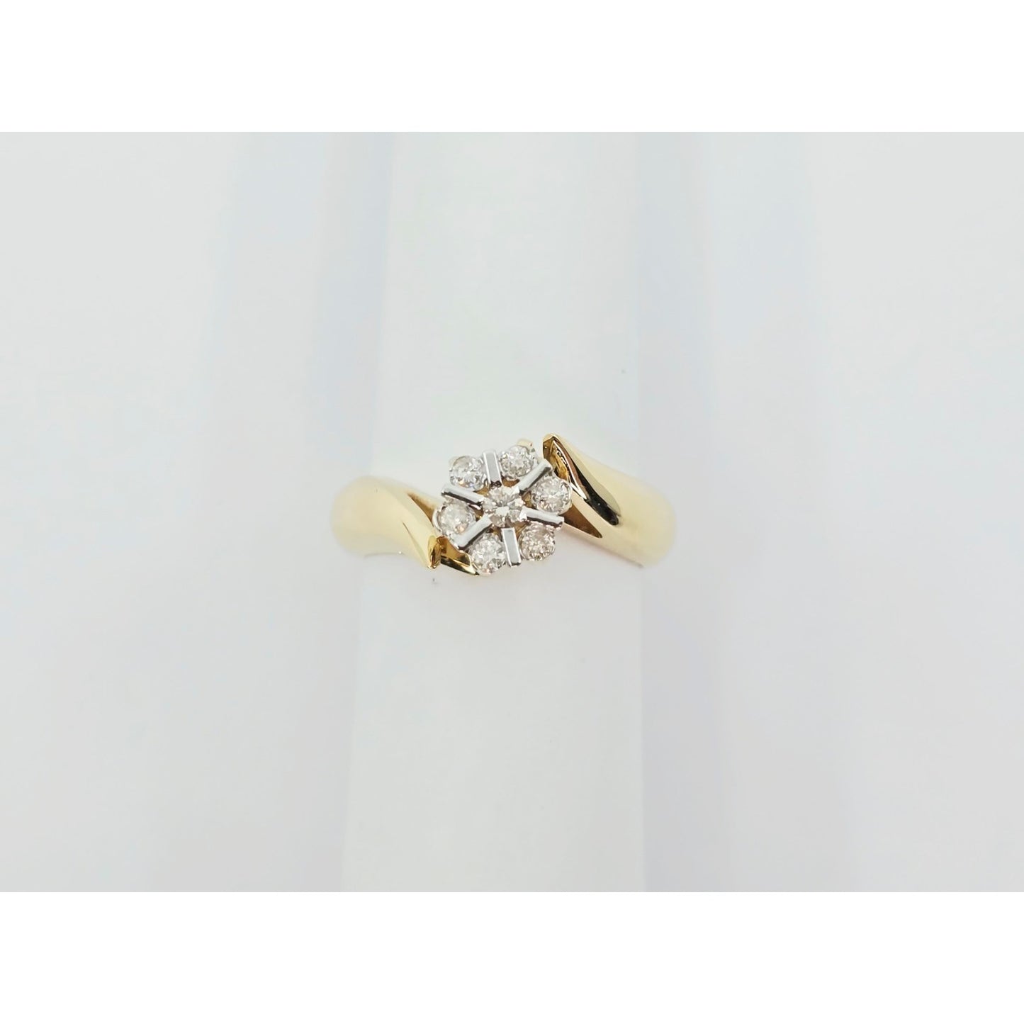 14K Two Tone Gold Round Shaped Diamond Ring